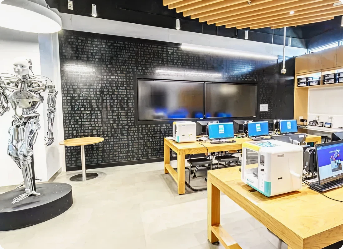 A DISTINCTIVE ADVANTAGE Image